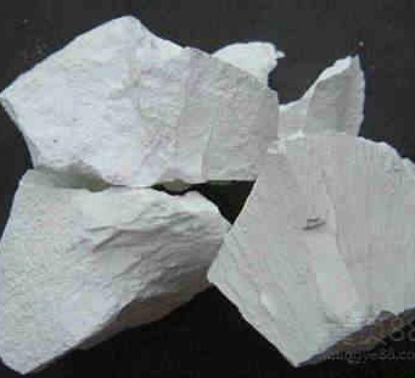 玻璃精雕機(jī)在安裝工件和夾具時(shí)要考慮的問(wèn)題有哪些？